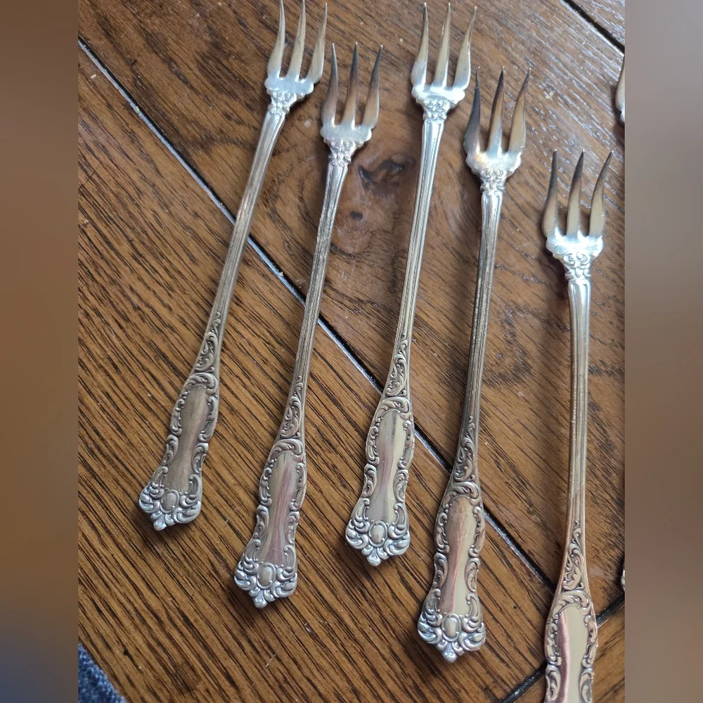 Wm Rogers & Son AA Silverplated Cocktail Forks (8)